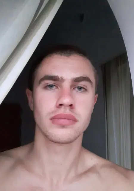 Я Александр, 27 років, знайомлюсь на одну ніч у Чернігові