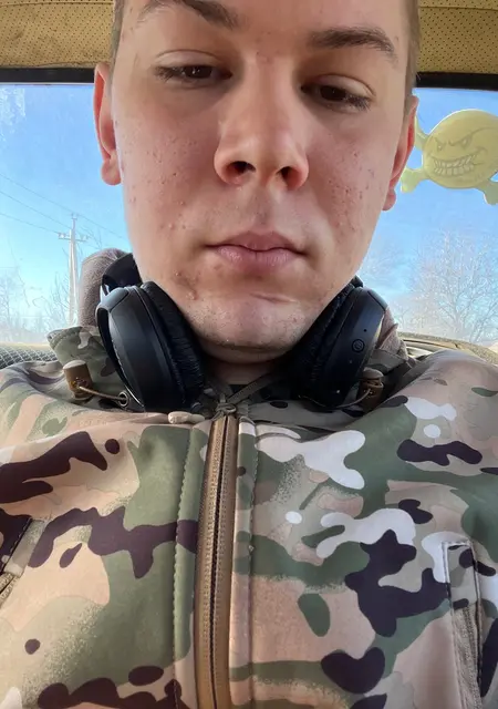 Я Anton, 21 років з Новотроїцьке, шукаю знайомства на одну ніч