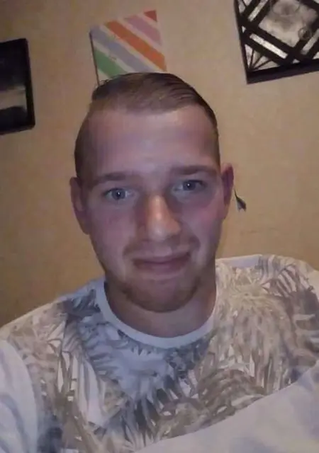 Benjamin из Льеж, мне 24, познакомлюсь для постоянных отношений