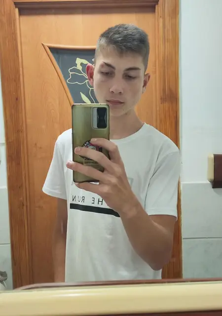 Я Руслан, 19, из Львова, ищу знакомства без обязательств